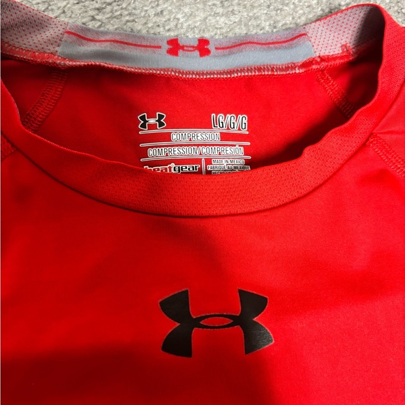 Men’s Large Red Under Armour heatgear Short Sleeve fitted compression shirt - Picture 2 of 4